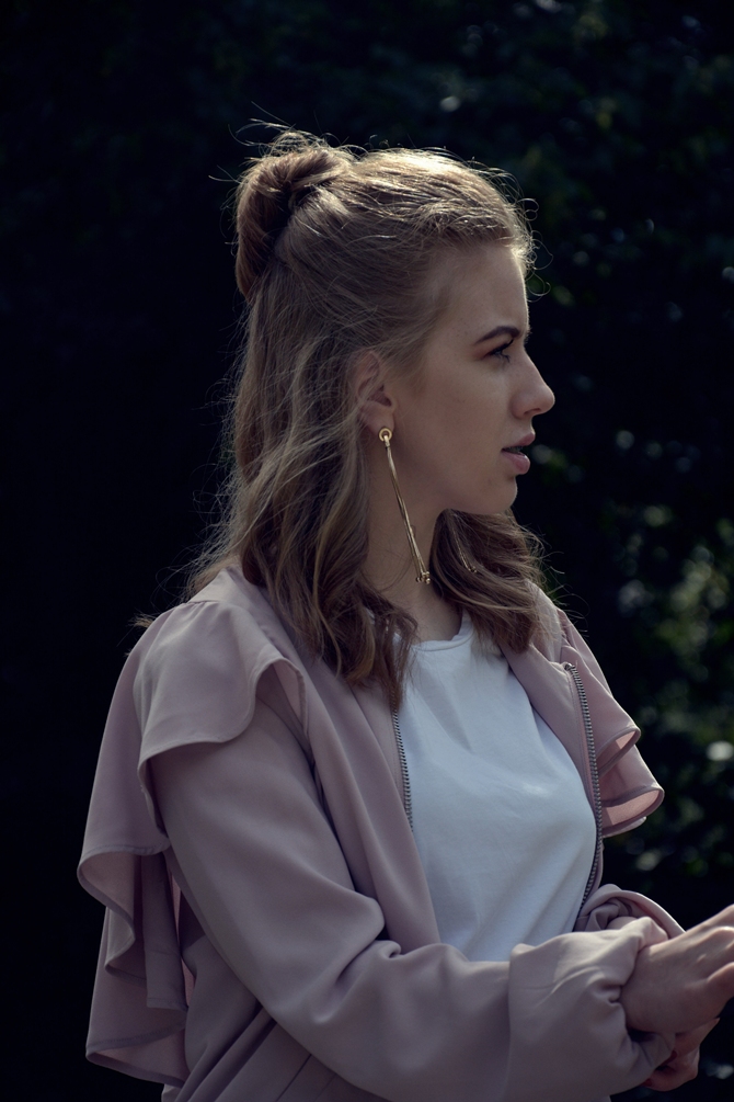 DO CZEGO PASUJE TIULOWA SPÓDNICA?