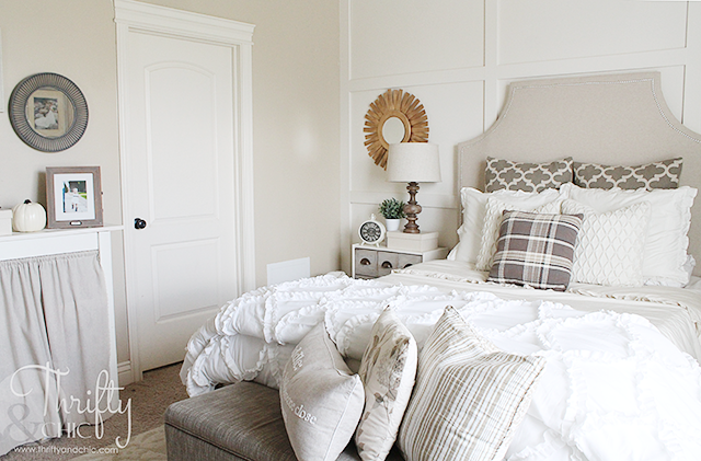 Neutral Fall decorating ideas and decor. Neutral and white bedroom decor