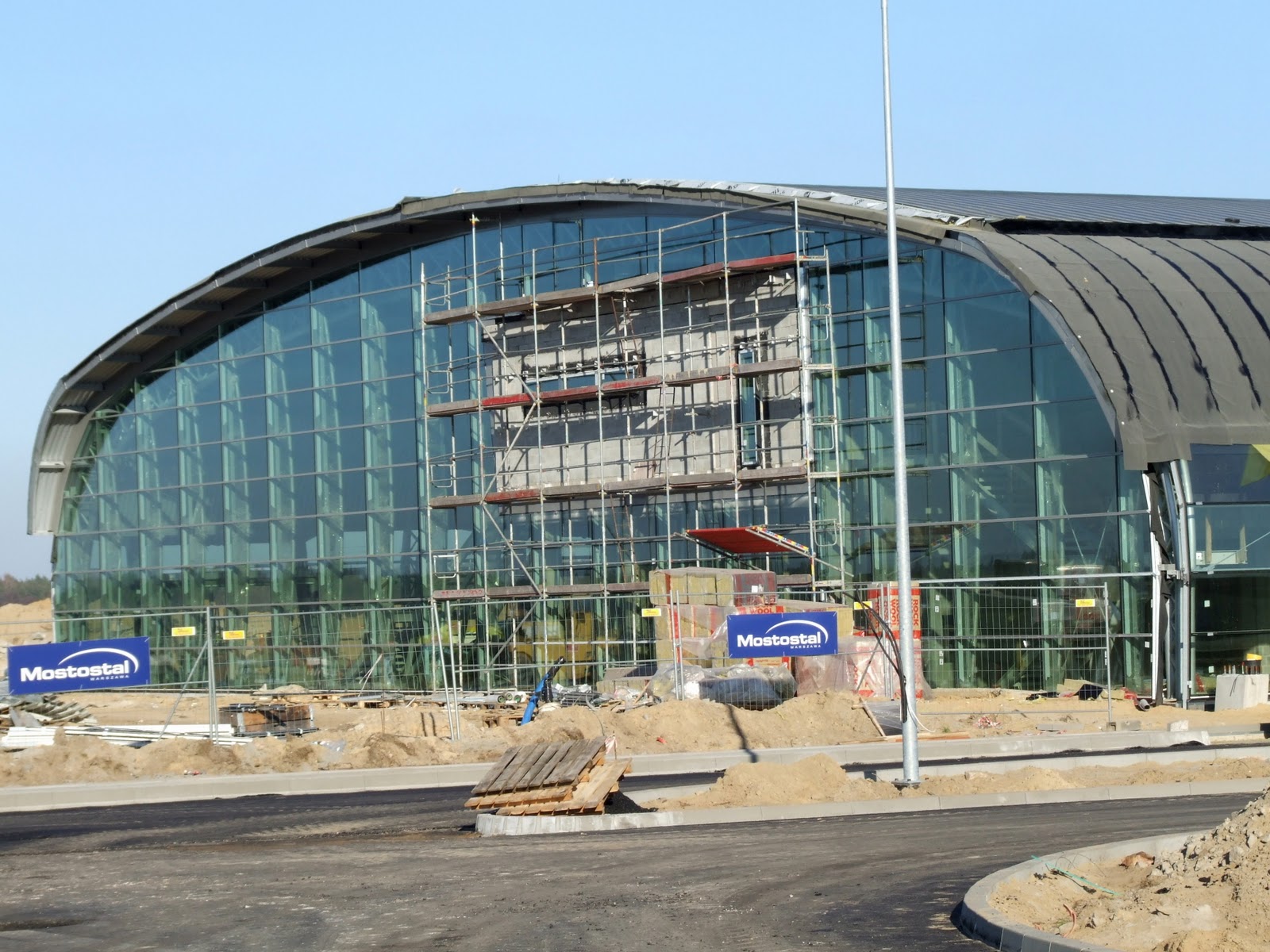 LOTNISKO WARSZAWA MODLIN MODLIN AIRPORT TAXI PARKING HOTEL RENT A