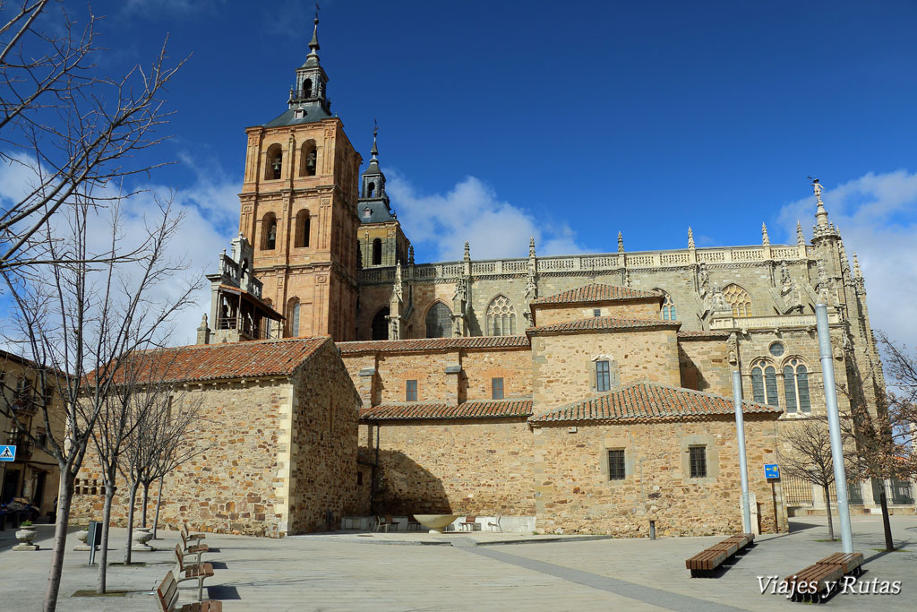 Catedral, Iglesia de Santa María, Celda de las emparedadas y Capilla de San Esteban de Astorga