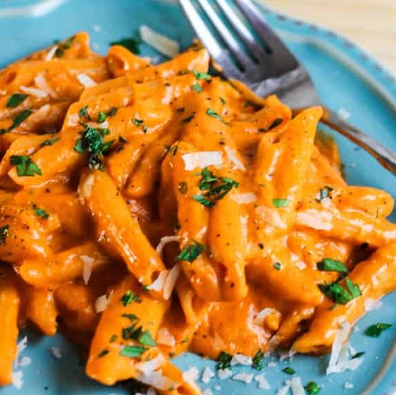PENNE ALLA VECCHIA BETTOLA – PASTA IN VODKA SAUCE PENNE ALLA VECCHIA BETTOLA – PASTA IN VODKA SAUCE