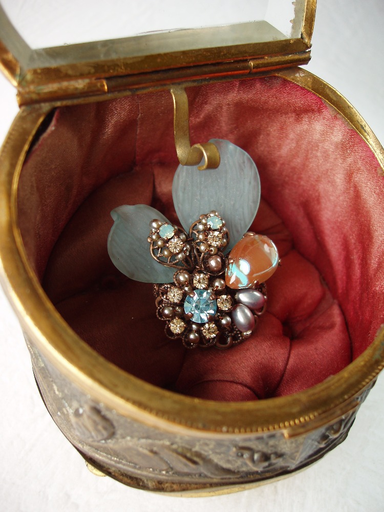 Renaissance of Jewellery Antique Pocket Watch Box with Glass Lid