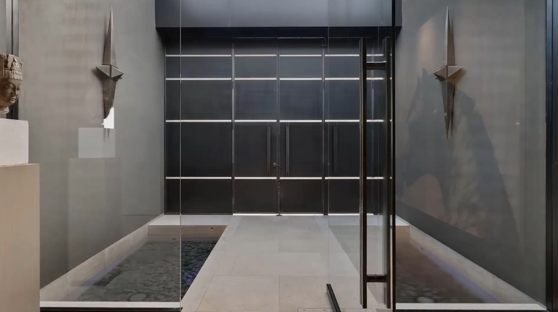 31 Interior Design Photos vs. 1616 Blue Jay Way, Los Angeles Luxury Home Tour