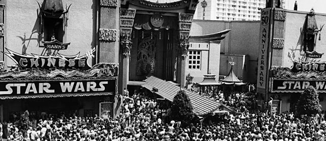 Premiere de Star Wars Episódio IV: Uma Nova Esperança, 1977. Fonte: Google Imagens.