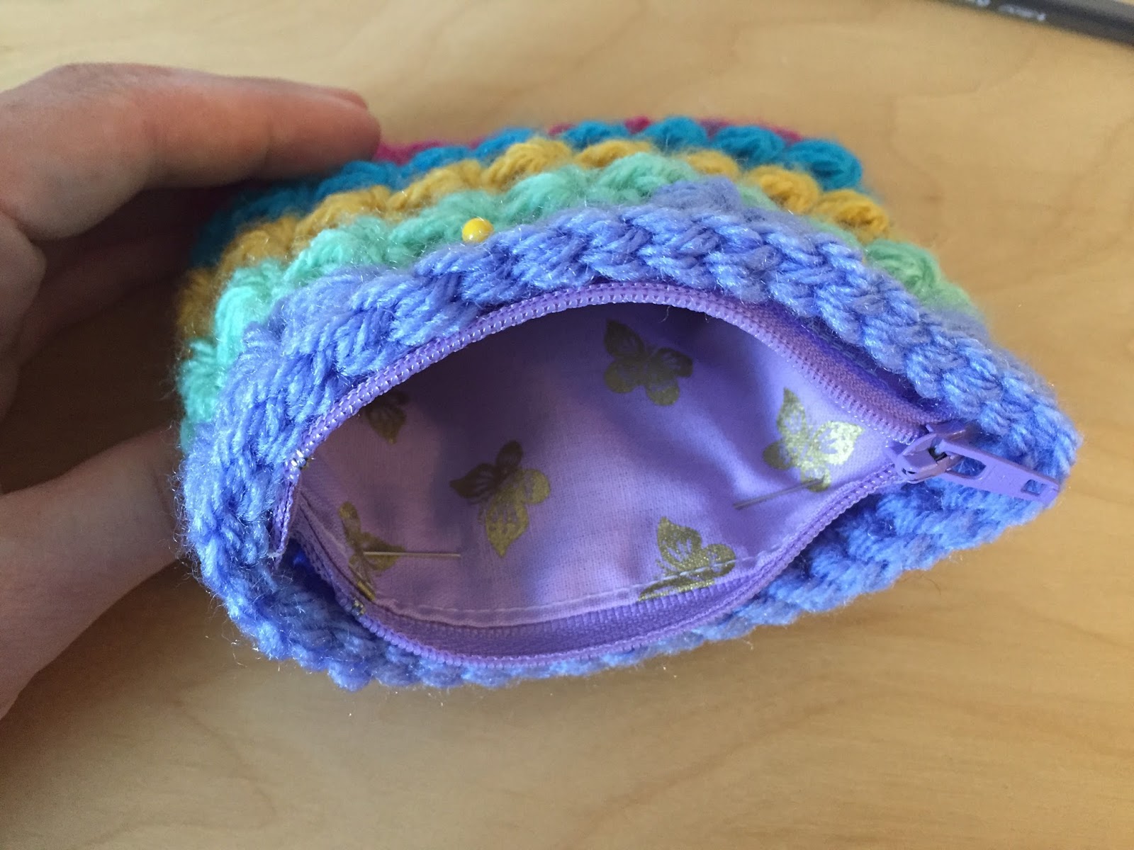 Skein and Hook Tutorial How to Add a Zipper to a Crochet Pouch
