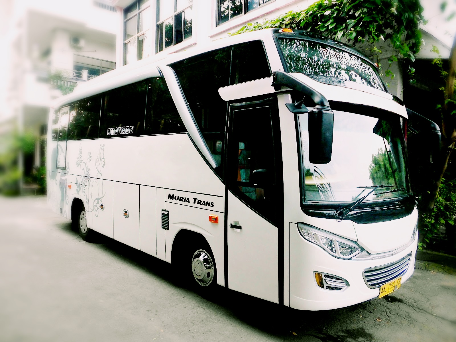 Pusat Pariwisata di Atas Roda: Mengupas Fenomena Bus Pariwisata Centre