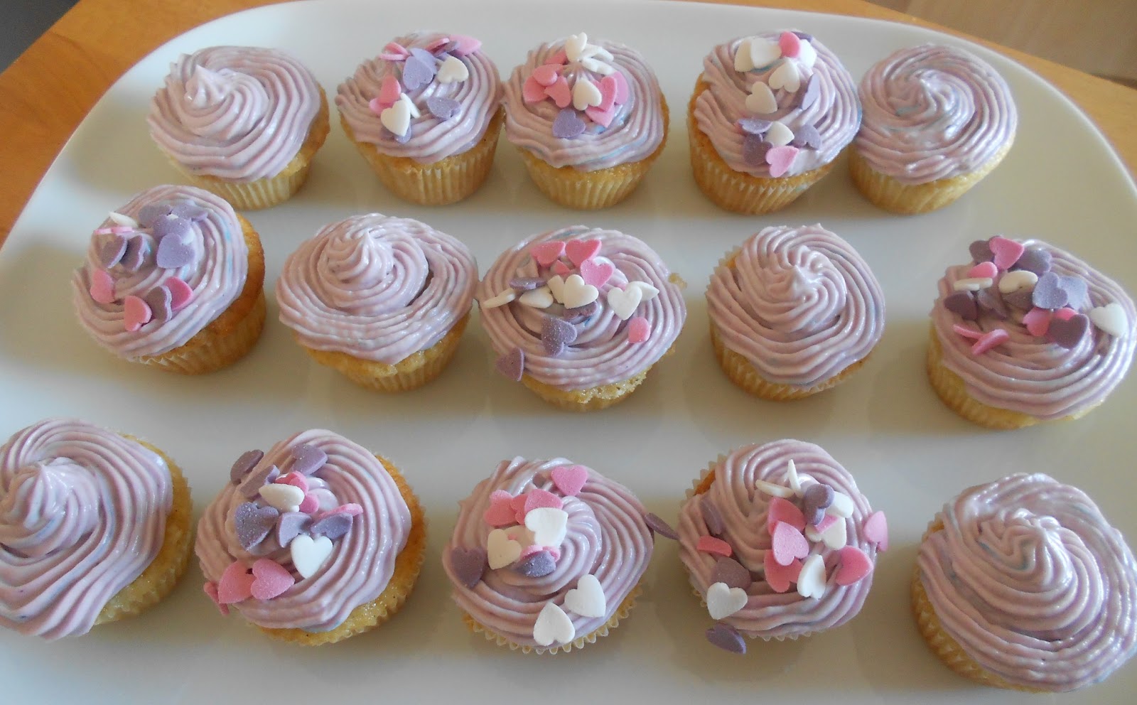 Maja&amp;#39;s little bakery: Vanille Cupcakes mit Frischkäsefrosting