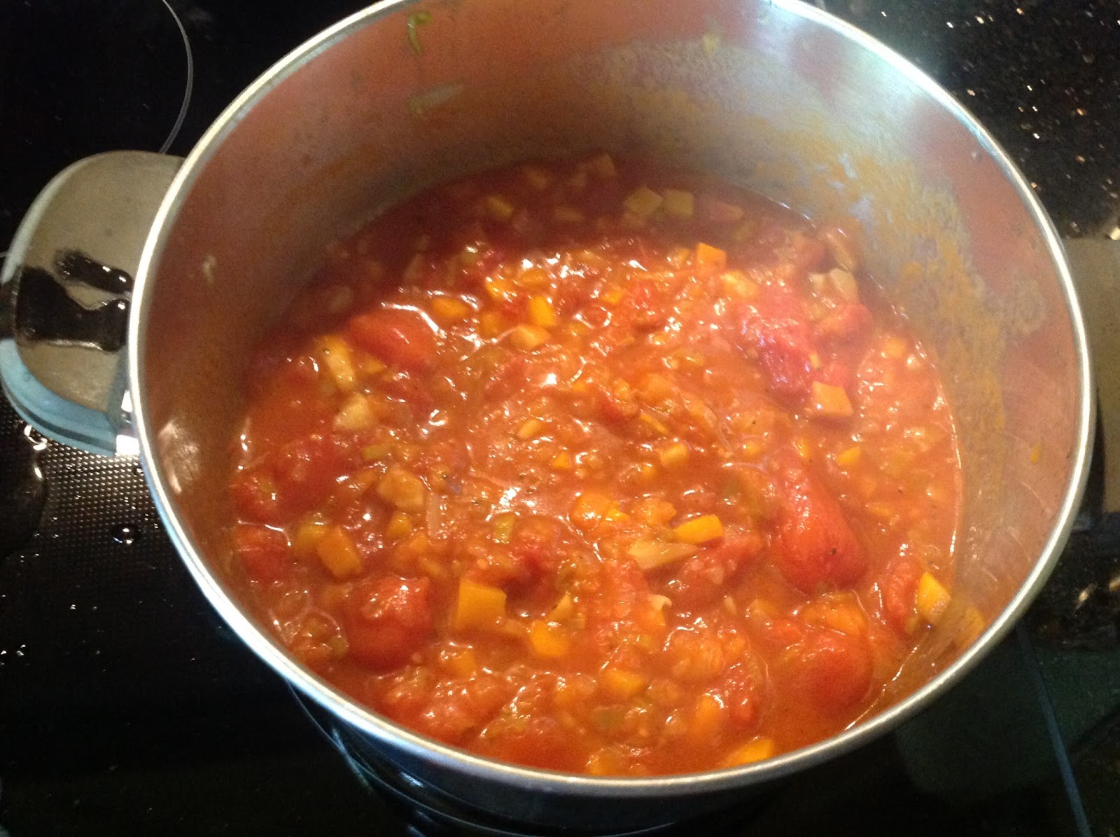 Wessels low carb Welt: Scharfe Tomatensuppe mit Hackspießen