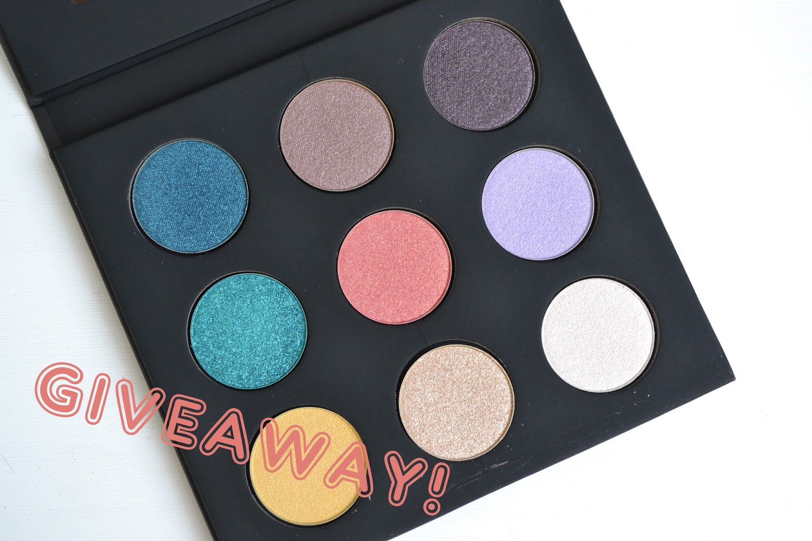 GIVEAWAY MAKE UP FOR EVER Artist Palette 3 (Open Worldwide