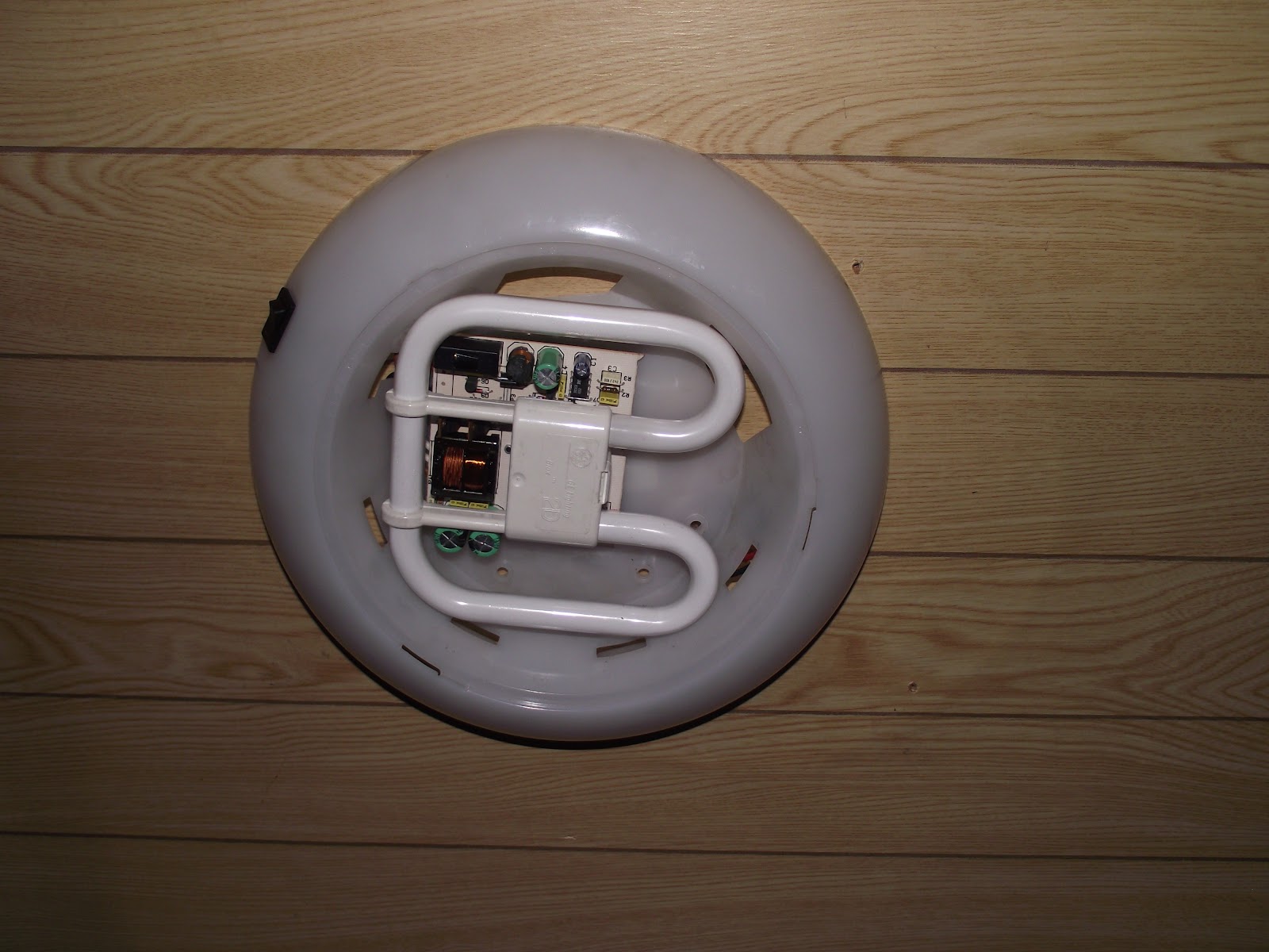 Plafoniere Per Camper 12v A Neon : Remitur: trasformare la plafoniera neon di un camper usando i led