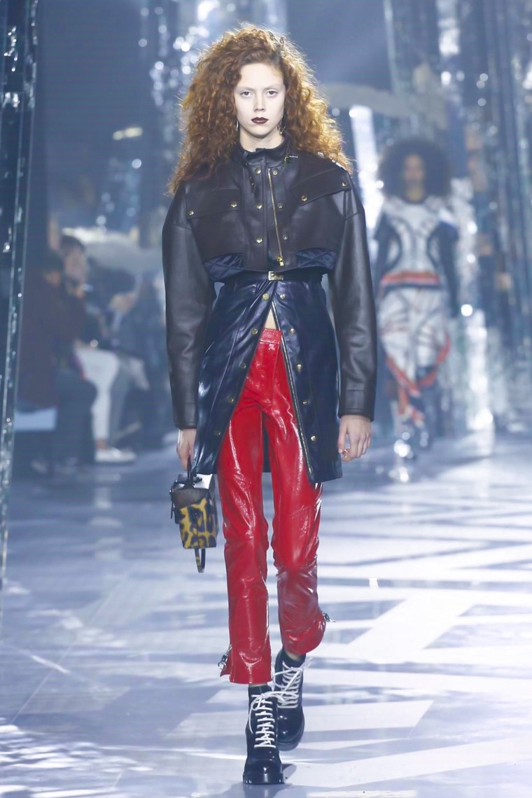 Louis Vuitton Fall/Winter 2016-2017 RTW PFW louis-vuitton-fall-winter-2016-2017-collection-paris-fashion-week, louis-vuitton-fall-winter-2016-2017, louis-vuitton-fall-winter-2016, louis-vuitton-fall-winter-2017, louis-vuitton-fall-winter, louis-vuitton-fall, louis-vuitton-fall-2016-2017, louis-vuitton-fall-2016, louis-vuitton-fall-2017, louis-vuitton-automne-hiver, louis-vuitton-automne-hiver-2016-2017, louis-vuitton-automne-hiver-2016, louis-vuitton-automne-hiver-2017, louis-vuitton-aw-2016, paris-fashion-week-2016, dudessinauxpodiums, du-dessin-aux-podiums
