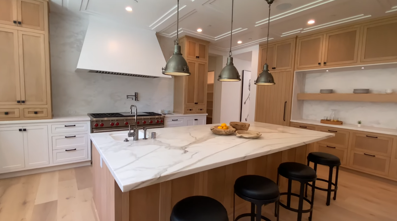 38 Photos vs. TOURING A $10,495,900 LUXURY MANSION | California LUXURY Home Tour | Los Angeles Mansion Tour - Luxury House & Interior Design Tour 38 Photos vs. TOURING A $10,495,900 LUXURY MANSION | California LUXURY Home Tour | Los Angeles Mansion Tour - Luxury House & Interior Design Tour