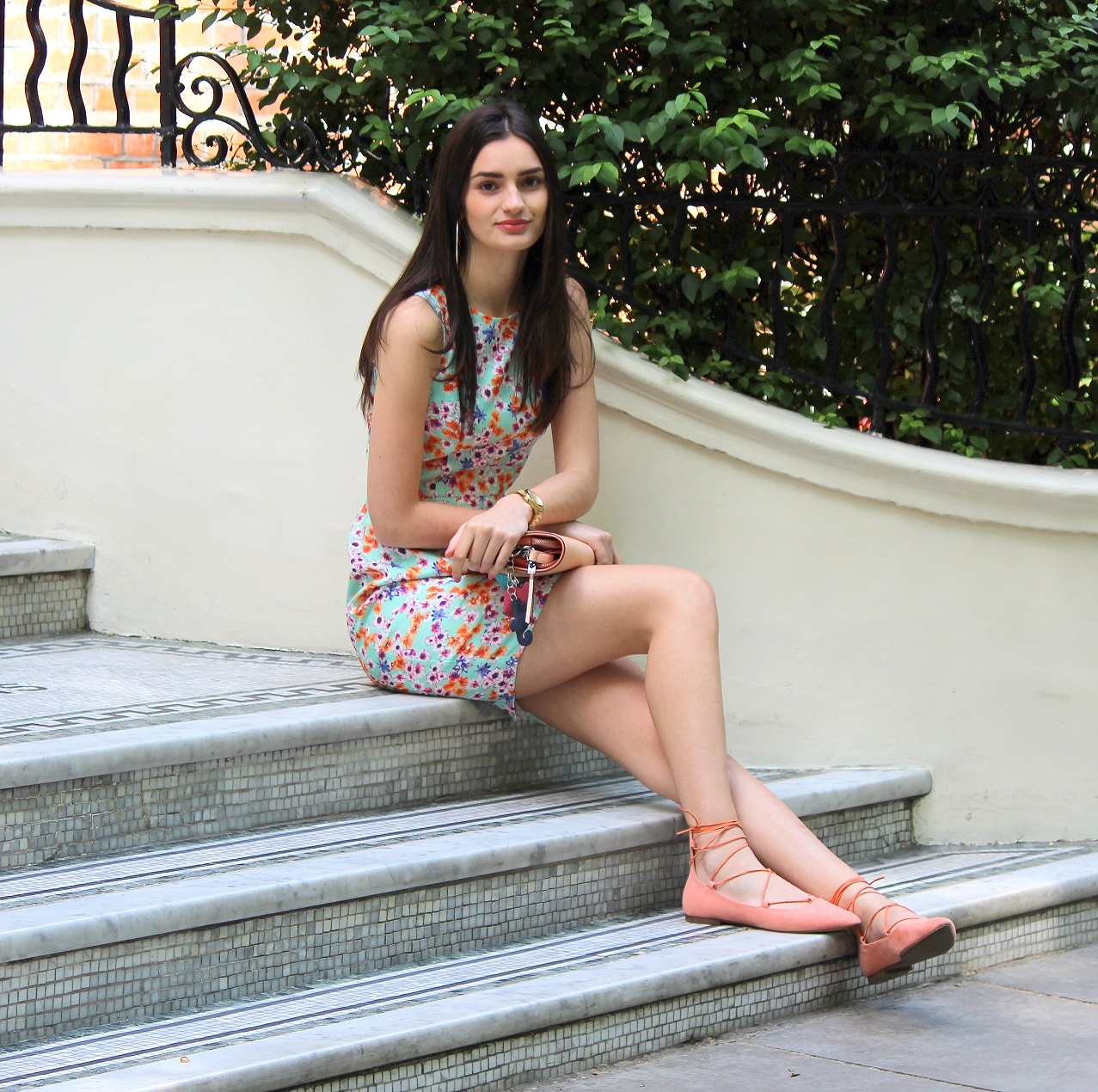 peexo fashion blogger wearing floral midi dress and pink clutch and pink lace up flats