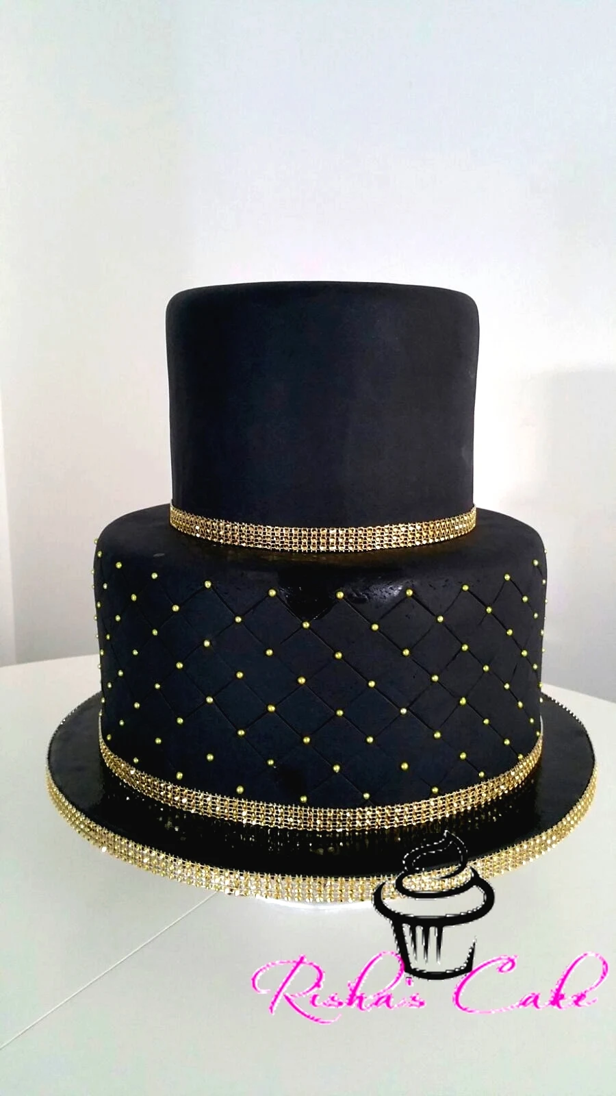 Risha's Cake: Gâteau d'anniversaire noir et doré