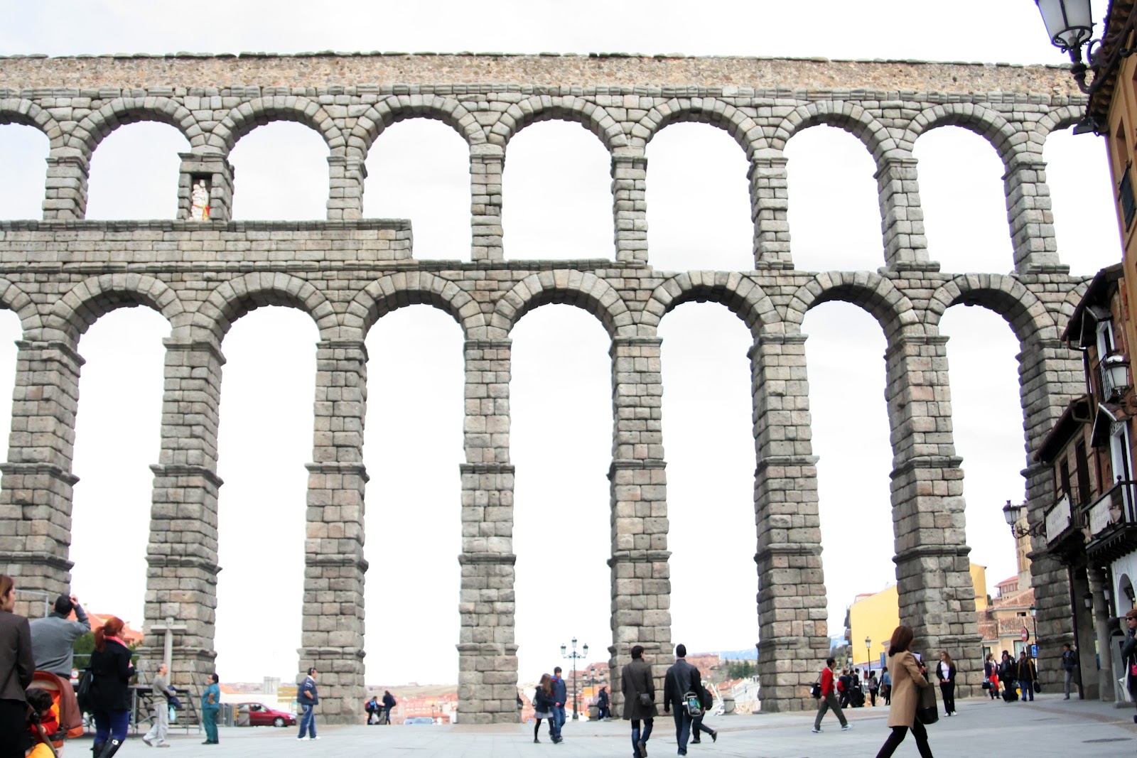 Город около которого римляне. Акведуки в древнем Риме. Акведук римской империи. Сооружения древнего Рима акведук. Акведук в Испании.