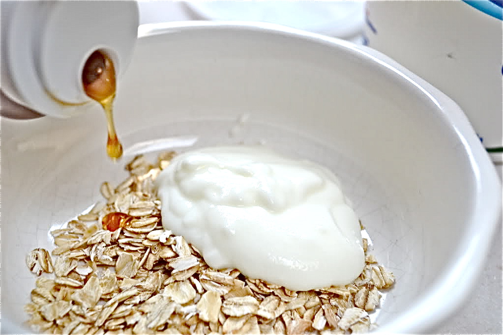 Yoghurt, Honey And Oat Mask For A Clear And Luminous Skin