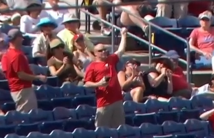phillies fan great snag beer holding while barehanded foul ball his catch makes handed philadelphia made