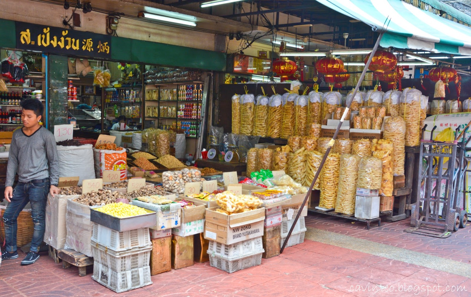 Entree Kibbles Sampeng Lane Wholesale Market Bangkok Chinatown [Thailand]