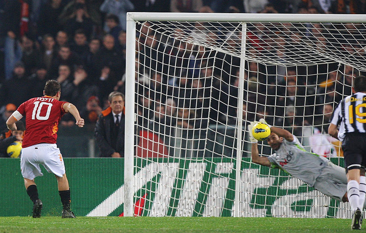 Totti: "Buffonu bih poklonio vremeplov" Totti: "Buffonu bih poklonio vremeplov"