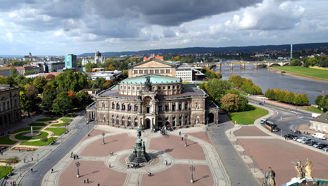 Praça do Teatro em Dresden Praça do Teatro em Dresden