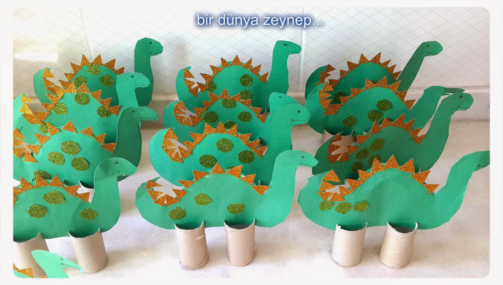 Okul Öncesi Kitaplar: Yeşil Dinozor Okul Öncesi Kitaplar: Yeşil Dinozor
