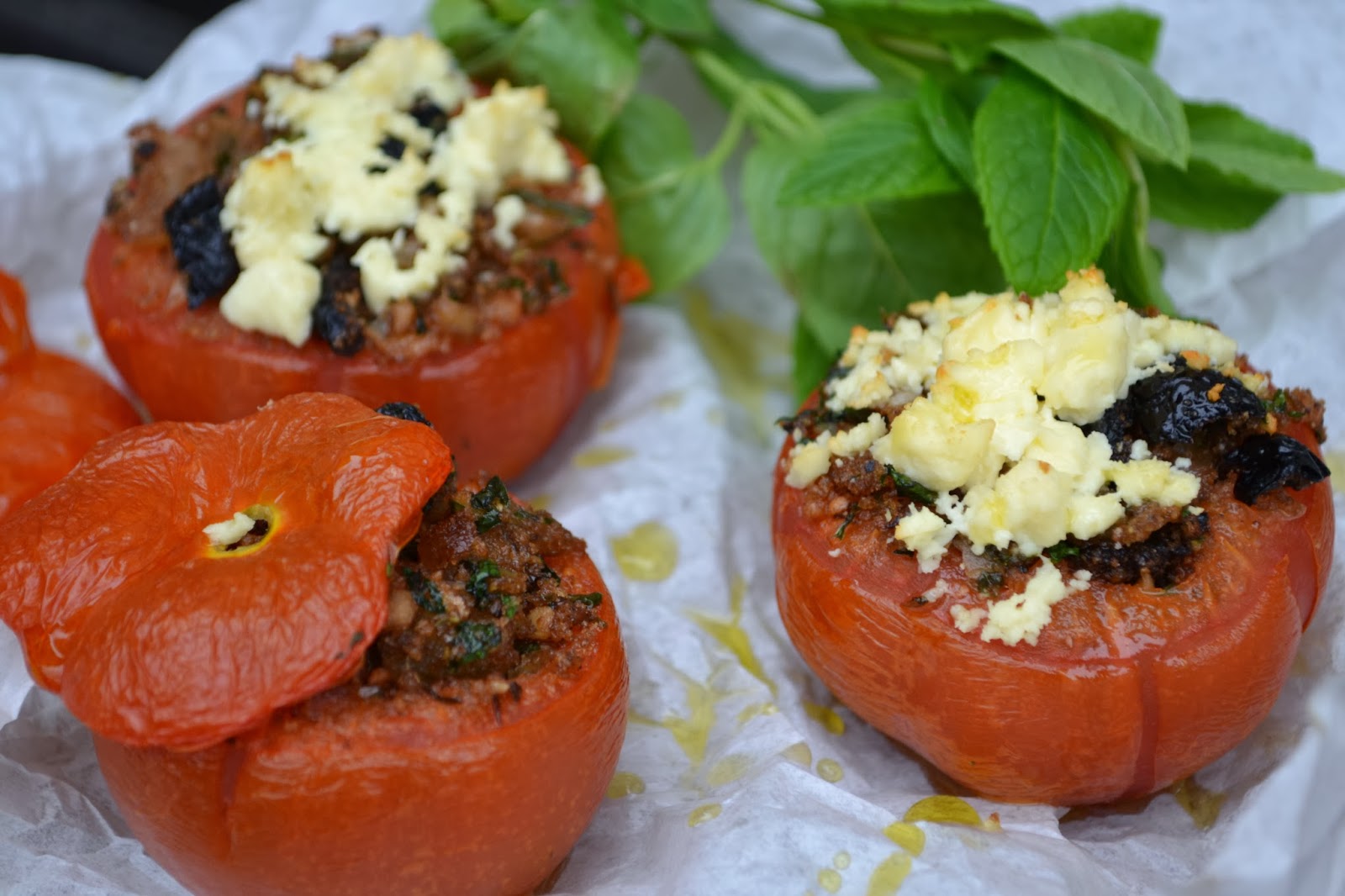 Savoury Wednesday: Gefüllte Tomaten mit Feta überbacken - The Recipe ...