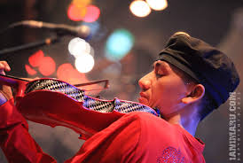 Lirik Lagu Arwana - Lamunanku - Lirik Lagu Terbaik