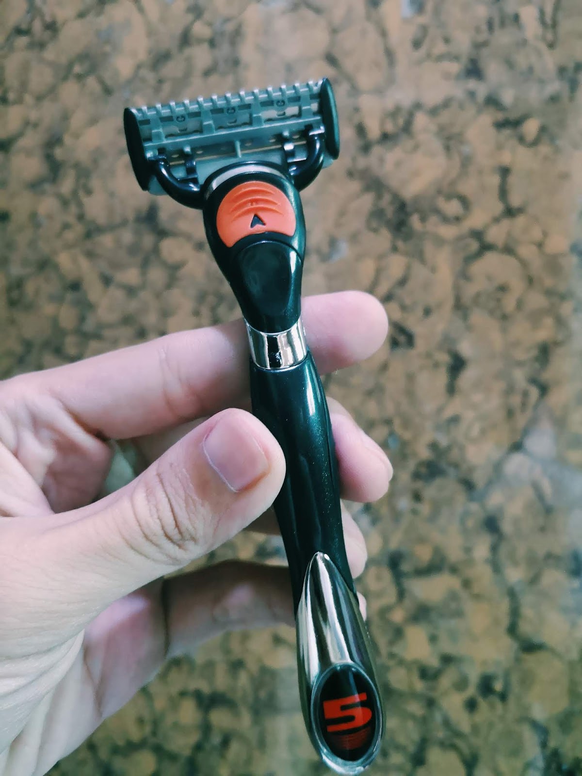 Mr. Pogi Tips: For Sensitive Skin? Watsons Men 5 Blade Razor Review