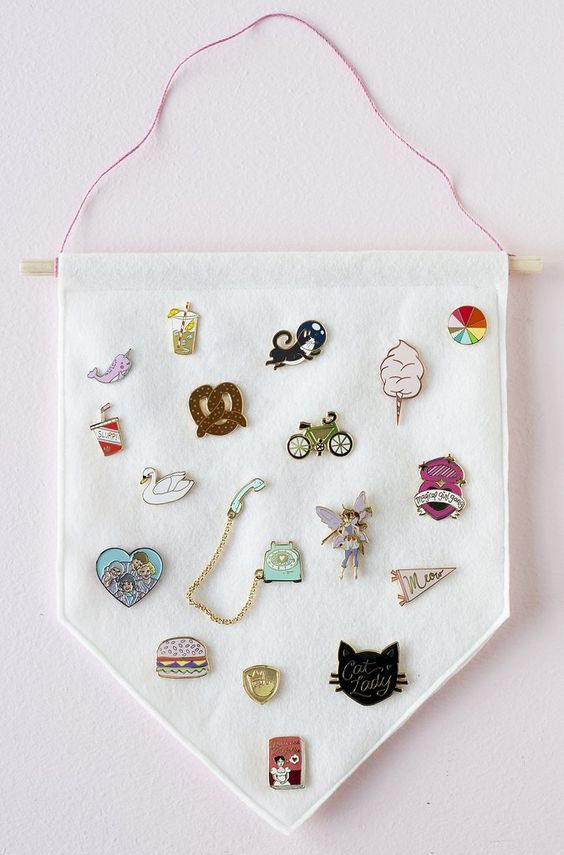 FABRIC THERAPY Quilt souvenir pins...do you collect?