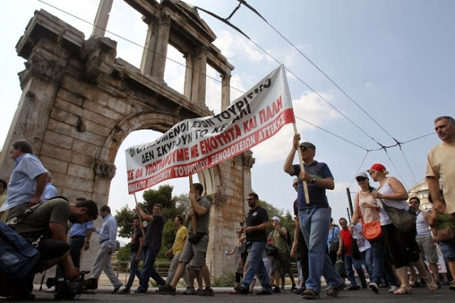 Πώς εξανεμίζονται οι θυσίες του ελληνικού λαού