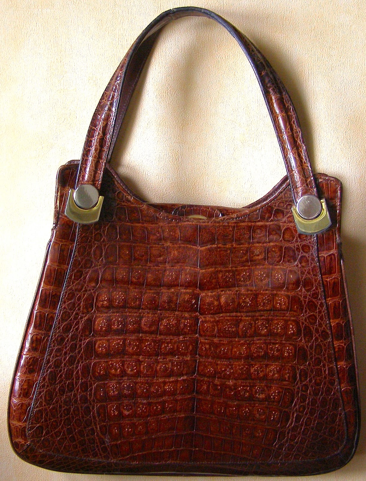 sac à main - en cuir façon croco marron boho - chic - glamour - vintage - classe - working girl - cuir verni - trendy-