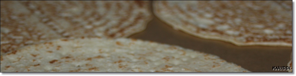 Backofen auf 100 ° Ober- Unterhitze vorheizen. Pfannkuchen auf ein ...