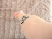Tatouage Femme Poignet Patte De Chien