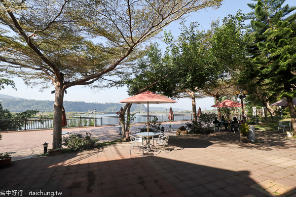 云饌休閒庭園用餐飽覽大甲溪馬鞍後池湖光山色,池邊梅園賞梅花 云饌休閒庭園用餐飽覽大甲溪馬鞍後池湖光山色,池邊梅園賞梅花