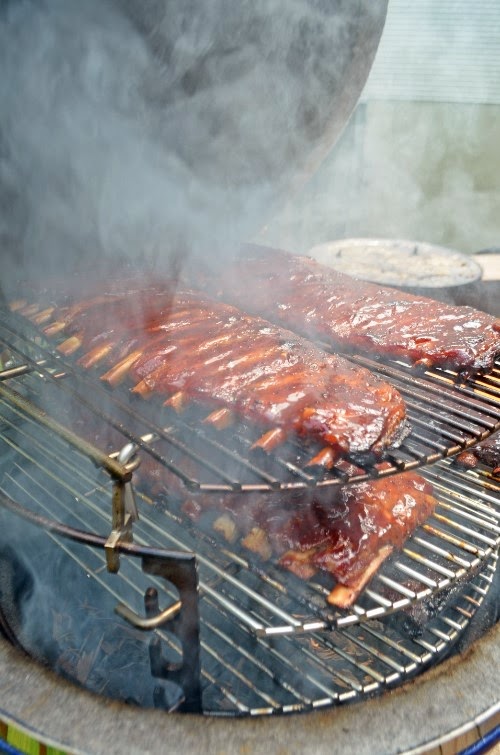 how to smoke ribs on kamado grill