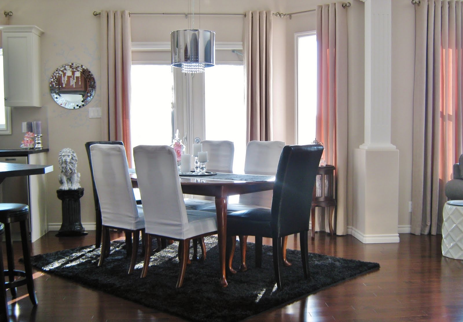 and traditional pedestal table clearly define the DINING ROOM  title=
