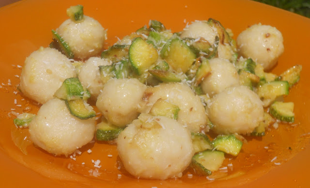 bombolini di cocco con zucchine e zenzero