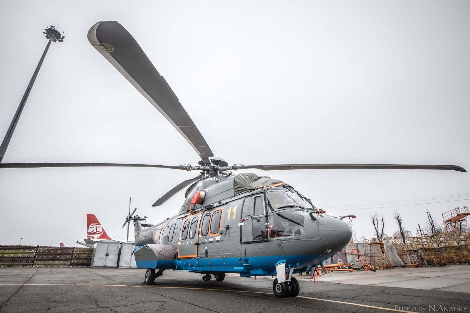 В Україну прибув п’ятий гелікоптер Н225 від Airbus