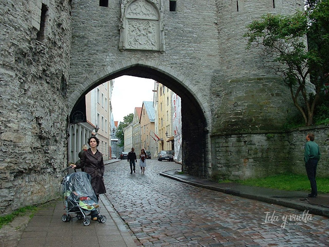 Tallinn puerta de la muralla