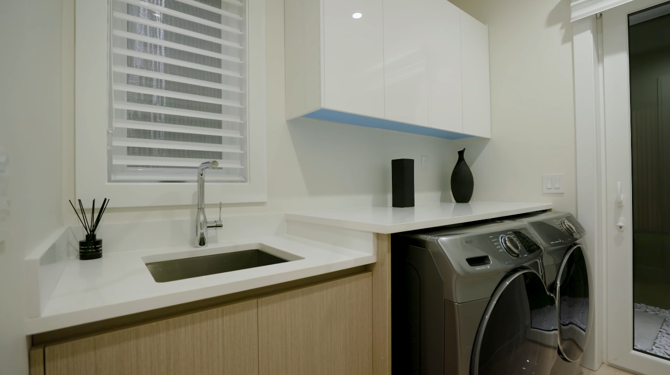 39 Photos vs. Edgemont Blvd, North Vancouver Luxury Home Interior Design Tour