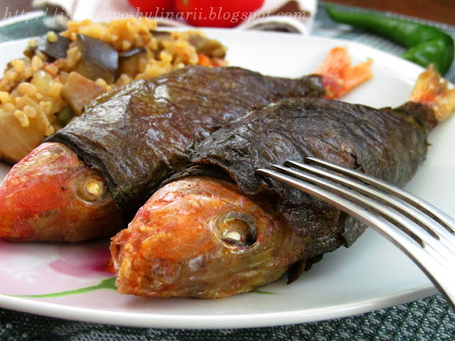 Барабулька фаршированная фетой в виноградных листьях