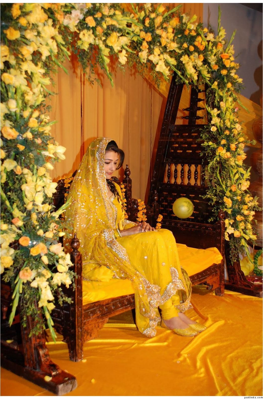 outfit for mehendi function