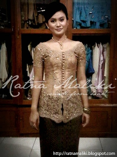 Foto Model Baju  Kebaya Lengan Pendek Yokodwi