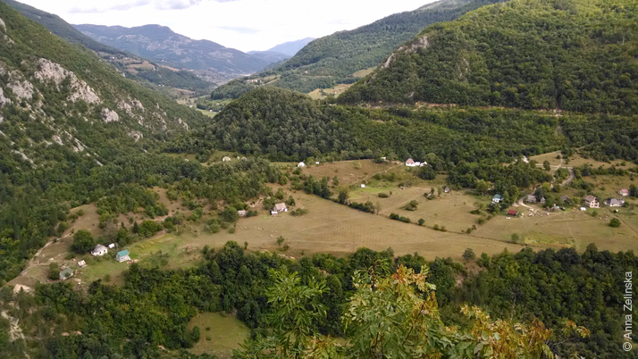Долина среди гор, Черногория