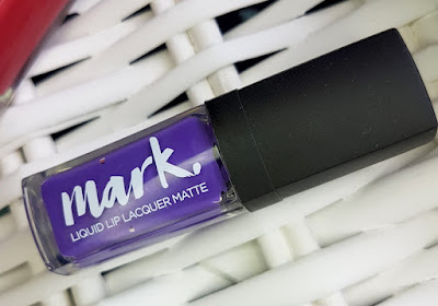 Avon mark. Liquid Lip Lacquer in Plump Up The Jam