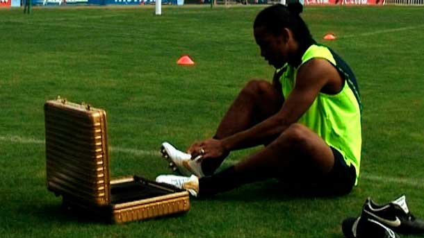 ocupado Fantástico Lugar de nacimiento Nike homenajea to the best Ronaldinho of the FC Barcelona