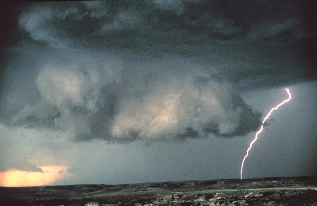 Fenômeno no Céu Nuvem Prateleira (Shelf Cloud). Conheça esse