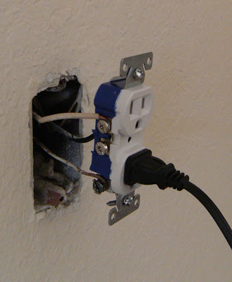 How to Easily Replace an Old Electric Outlet