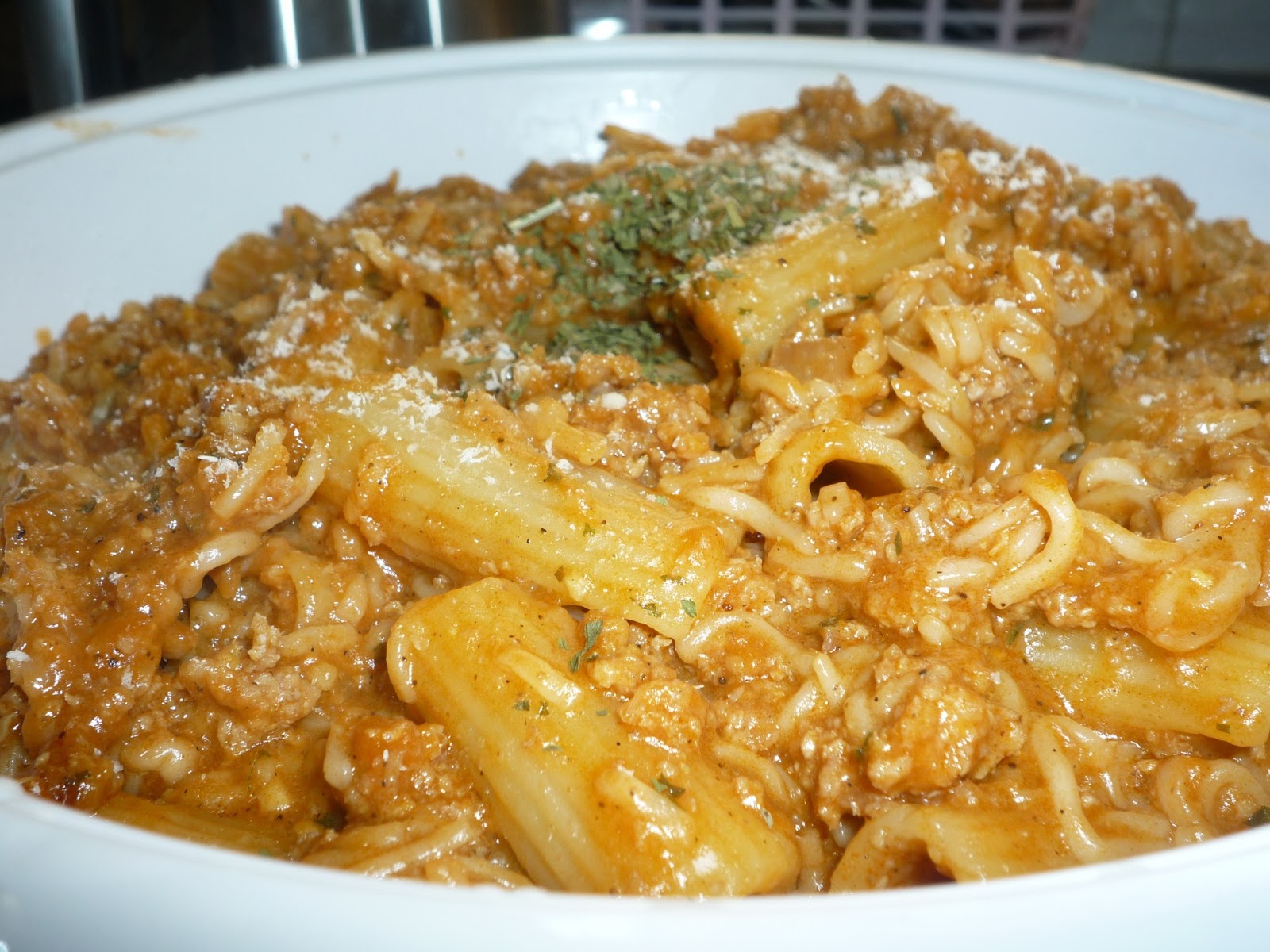 G&amp;#39;Gina&amp;#39;s Kitchenette: Assorted Pasta Bolognese - A Twist on Spaghetti ...
