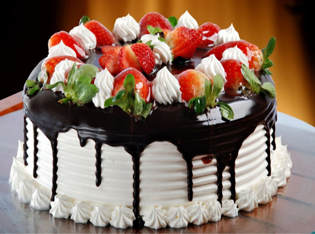 chocolate-strawberry-birth-day-cake